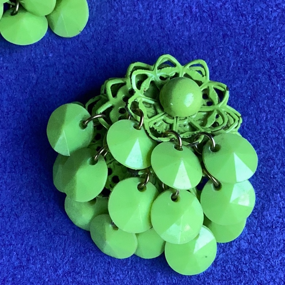 Vintage  LIME CHANDELIER Clip On EARRINGS Vintage 1960 GREAT FUN VNPLVC